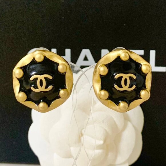 CHANEL CC Logo Studs Round Clip-On Earrings Gold Tone 94A Auth #7154